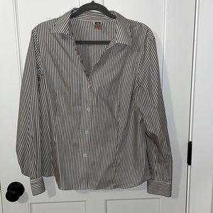 Ann Klein blouse in grey and white stripes